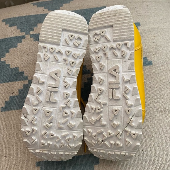 Ladies 6.5 Fila - Picture 4 of 5